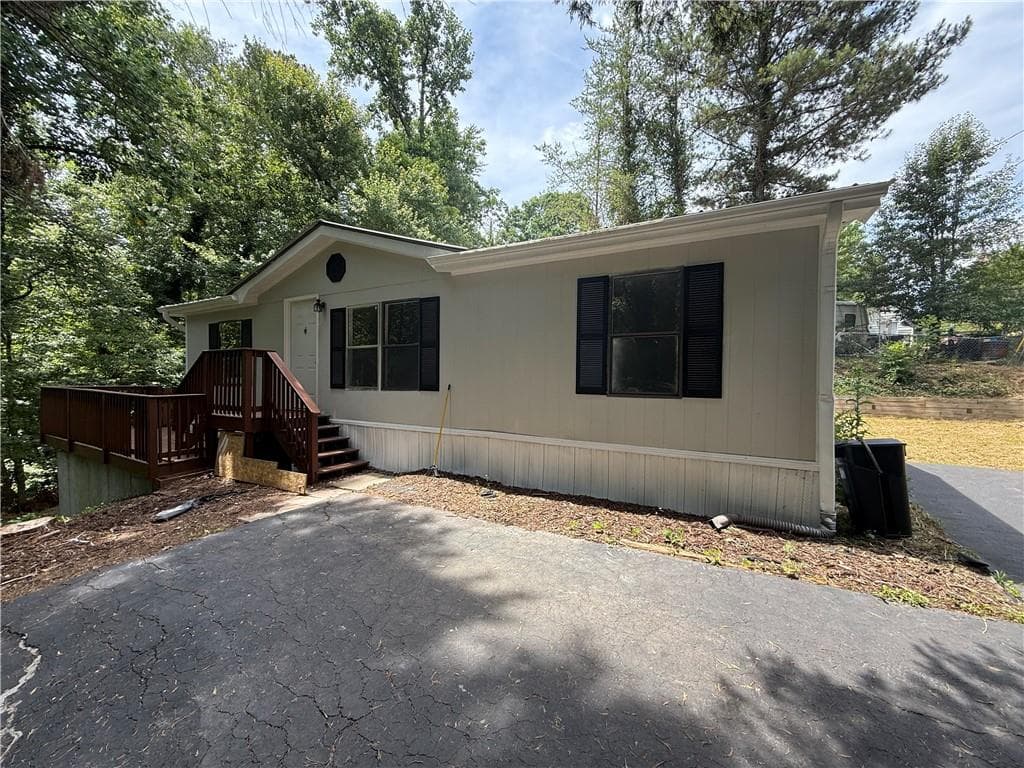 3 bedroom, 2 bathroom single family residence sold at 6295 Malibu Ridge, Flowery Branch, GA 30542