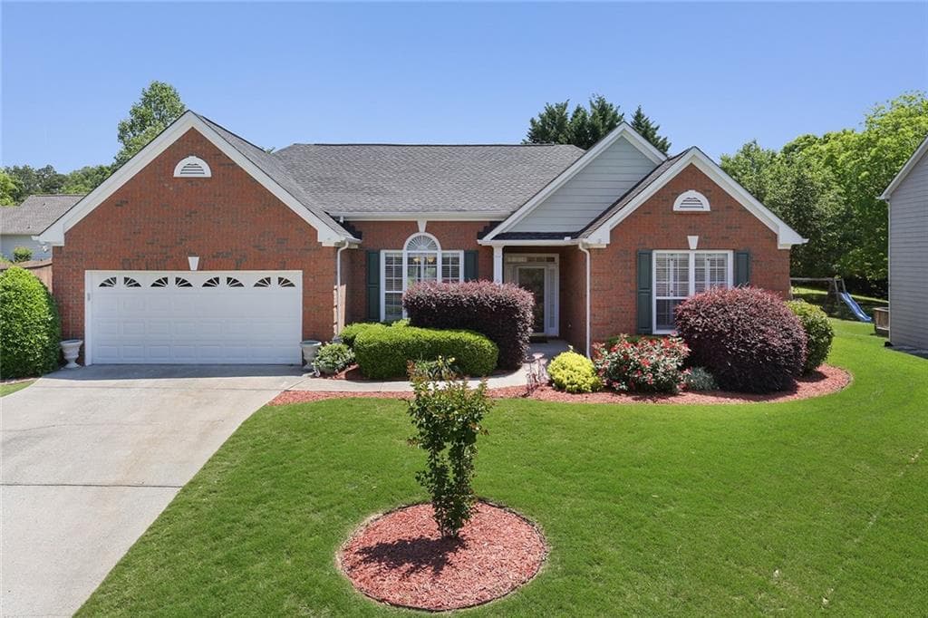 3 bedroom, 3 bathroom, 2,207 sq ft single family residence for rent at 1550 Argonne Lane, Alpharetta, GA 30004 for $3,200 a month — photo 1 of 51