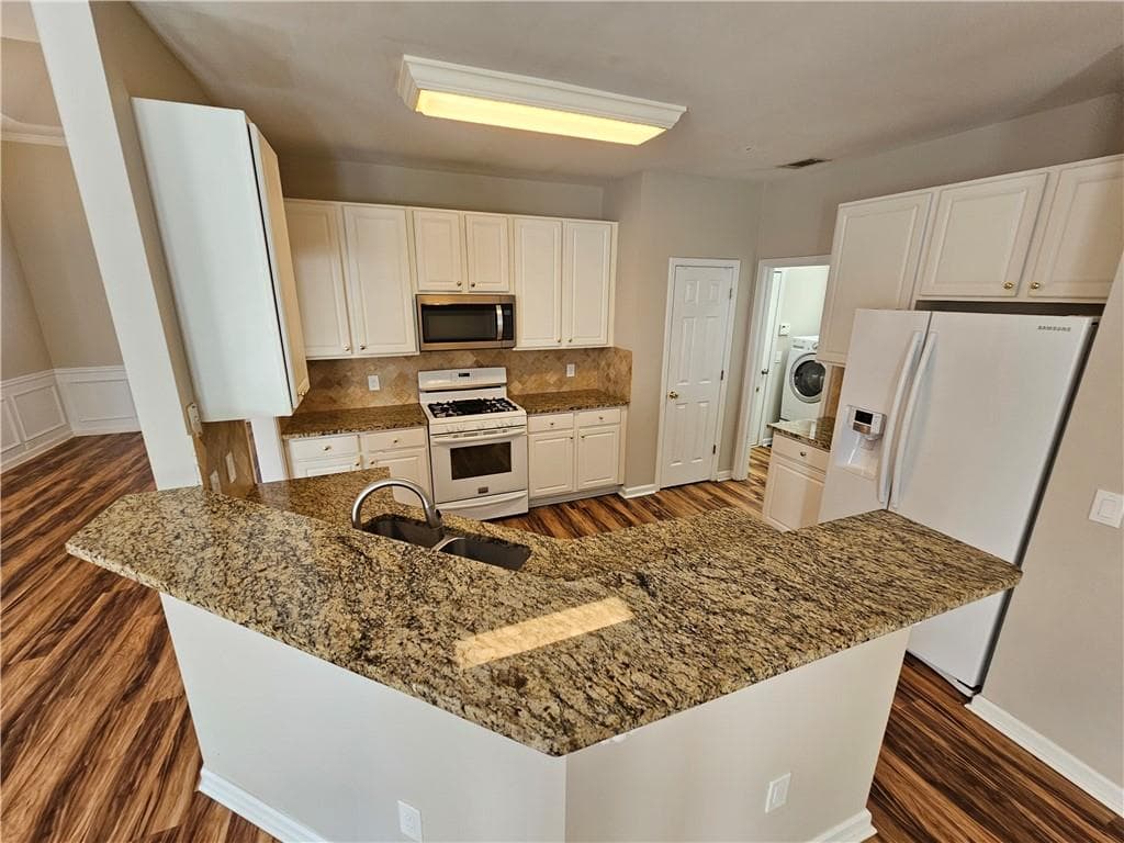 3 bedroom, 3 bathroom, 2,207 sq ft single family residence for rent at 1550 Argonne Lane, Alpharetta, GA 30004 for $3,200 a month — photo 2