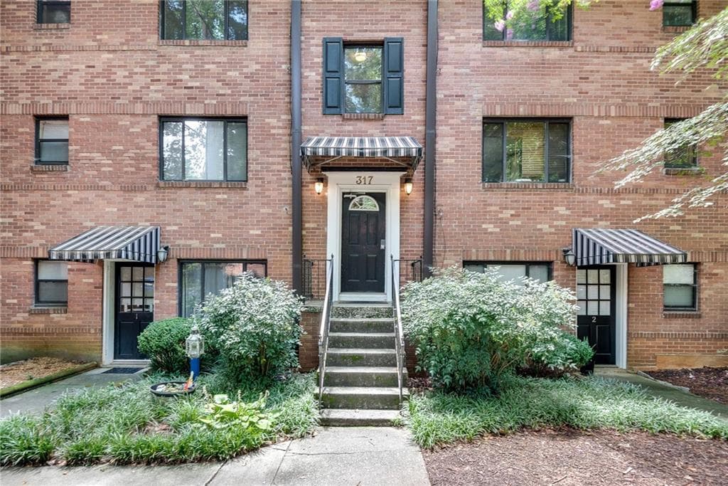 1 bedroom, 1 bathroom, 435 sq ft condominium for sale at 317 3rd Street 5, Atlanta, GA 30308 — photo 1 of 25