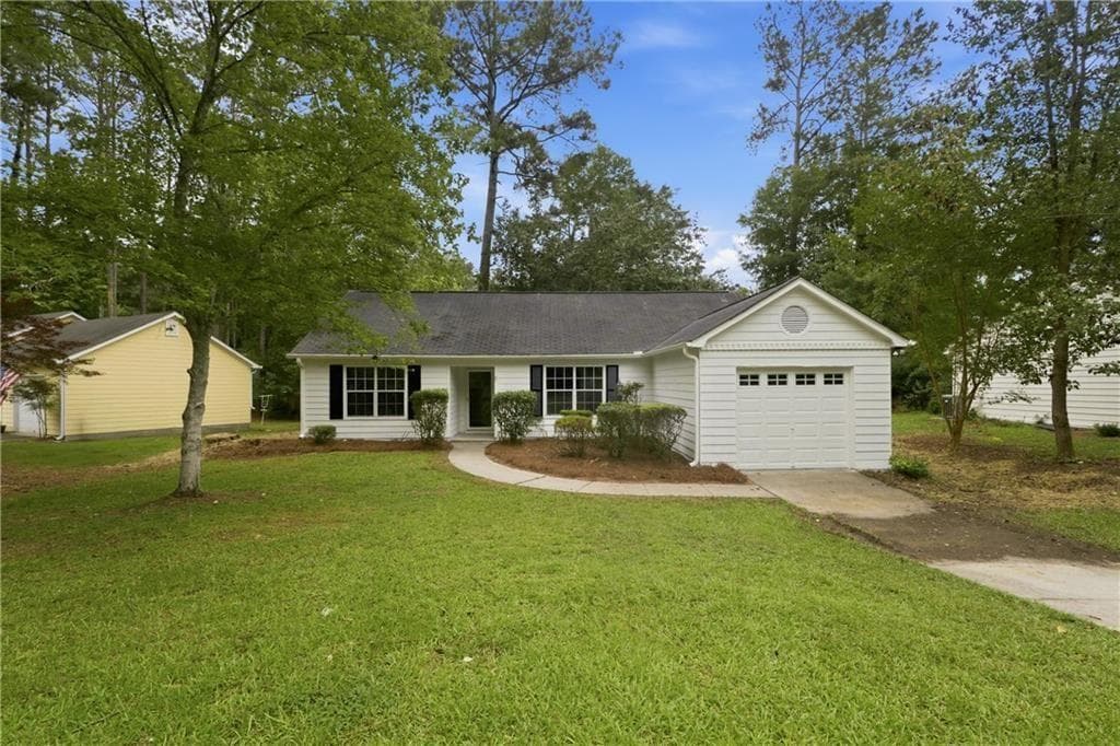 3 bedroom, 2 bathroom, 1,255 sq ft single family residence under contract at 307 Wood Ridge, Peachtree City, GA 30269