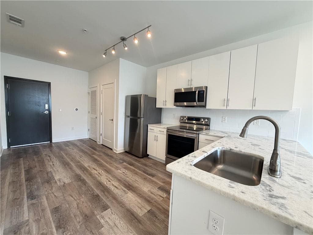 1 bedroom, 1 bathroom, 657 sq ft condominium for sale at 525 Parkway Drive 417, Atlanta, GA 30308 — photo 6