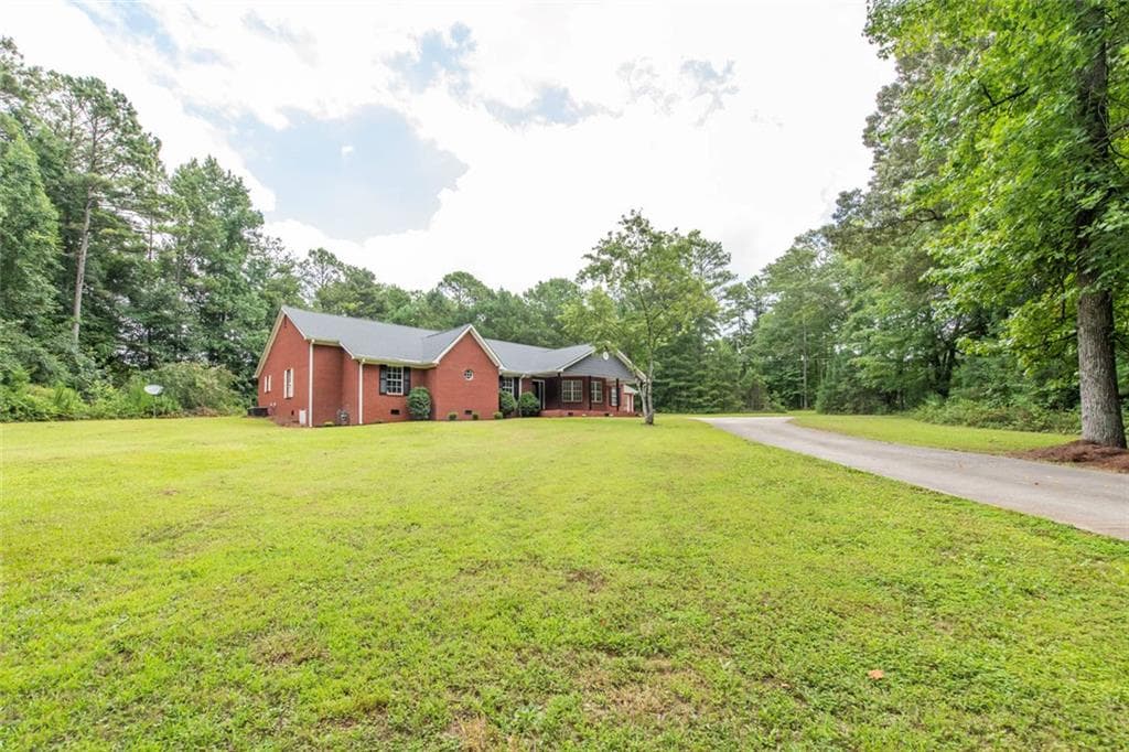 4 bedroom, 5 bathroom, 3,951 sq ft single family residence under contract at 2165 Bakers Bridge Road, Douglasville, GA 30134 — photo 9