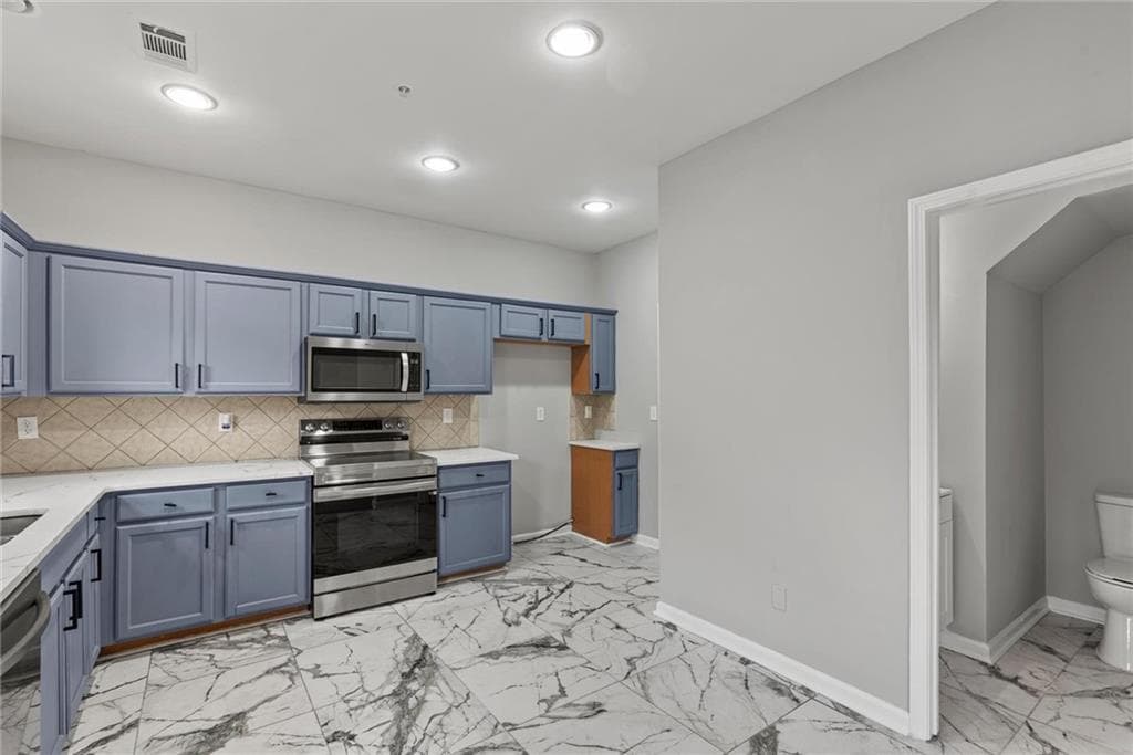 3 bedroom, 3 bathroom, 2,003 sq ft single family residence under contract at 2219 Palomino Lane, Conyers, GA 30012 — photo 8