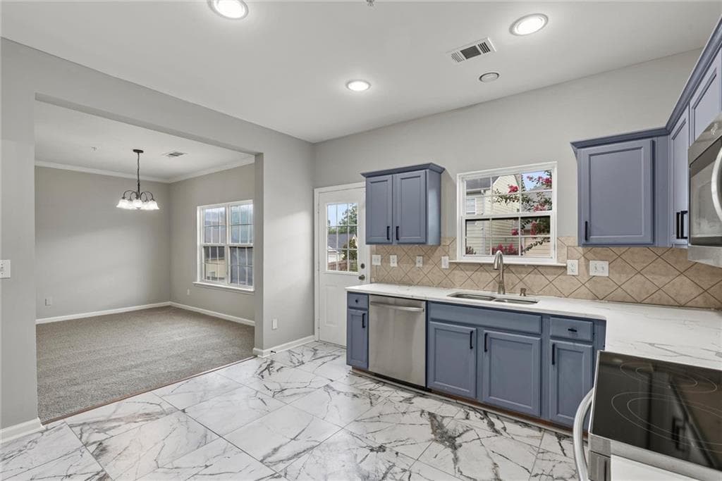 3 bedroom, 3 bathroom, 2,003 sq ft single family residence under contract at 2219 Palomino Lane, Conyers, GA 30012 — photo 10