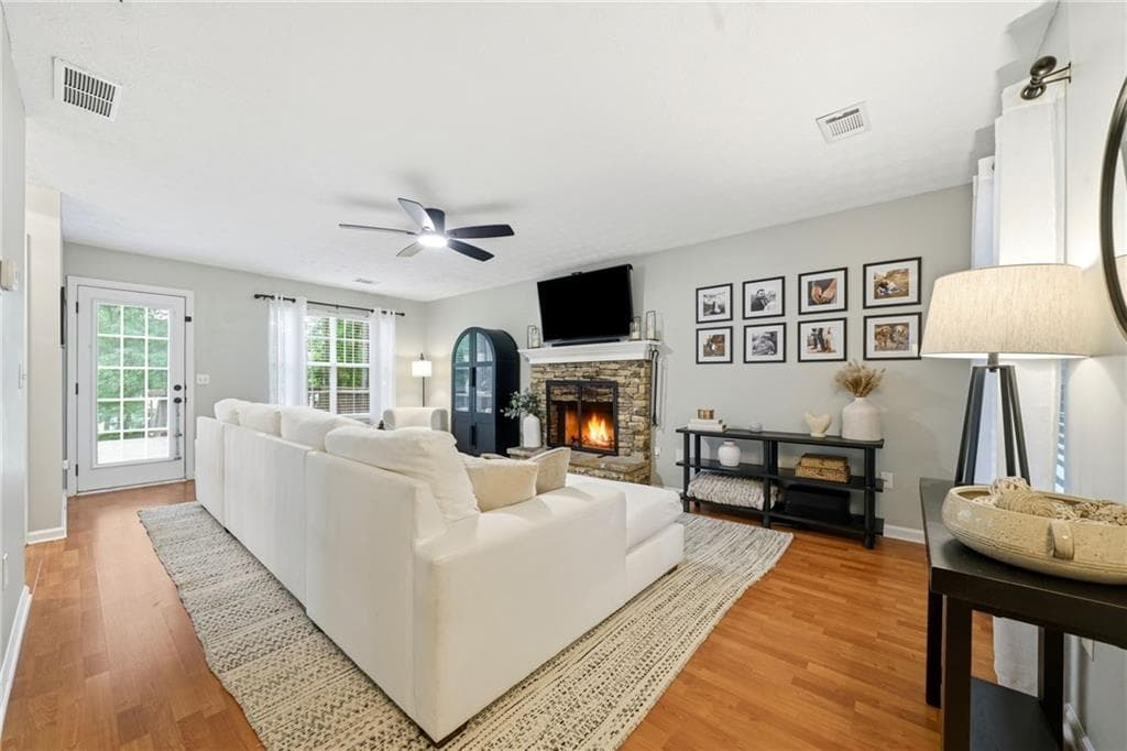 3 bedroom, 3 bathroom, 1,648 sq ft single family residence for sale at 3063 Rockview Drive, Loganville, GA 30052 — photo 5