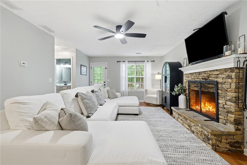 3 bedroom, 3 bathroom, 1,648 sq ft single family residence for sale at 3063 Rockview Drive, Loganville, GA 30052 — photo 6