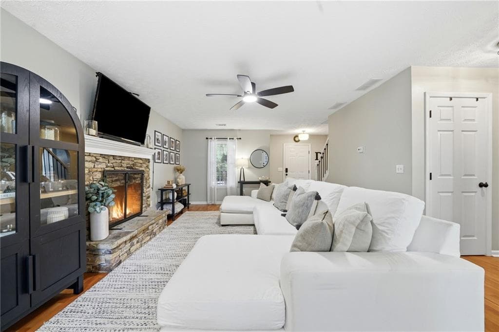 3 bedroom, 3 bathroom, 1,648 sq ft single family residence for sale at 3063 Rockview Drive, Loganville, GA 30052 — photo 9
