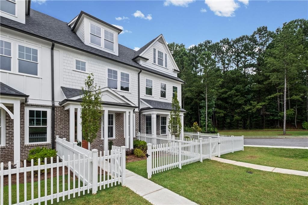 3 bedroom, 3 bathroom, 1,912 sq ft townhouse for sale at 236 Village Overlook L3, Canton, GA 30114 — photo 4
