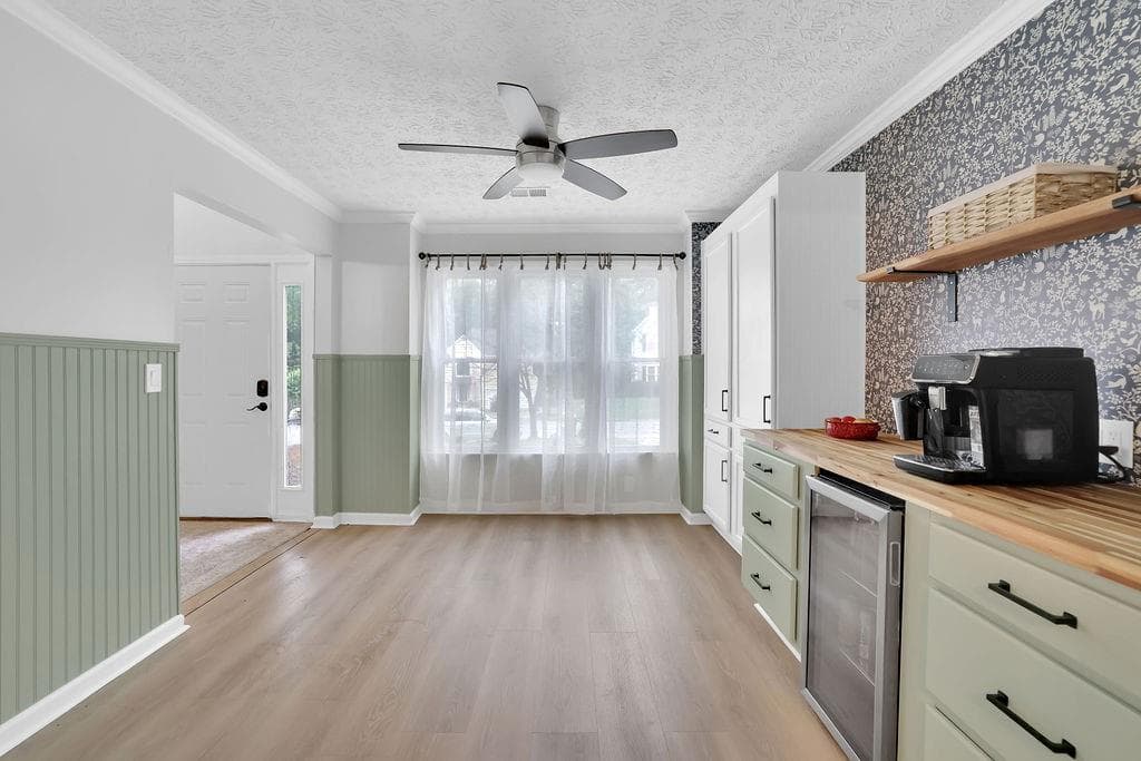4 bedroom, 3 bathroom, 2,394 sq ft single family residence for sale at 8011 Huntcliff Road, Woodstock, GA 30189 — photo 6