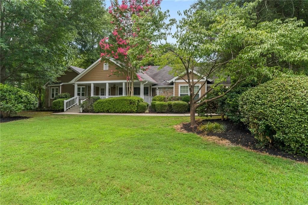 3 bedroom, 2 bathroom, 2,001 sq ft single family residence for sale at 2831 Georgian Terrace, Marietta, GA 30068 — photo 1 of 49