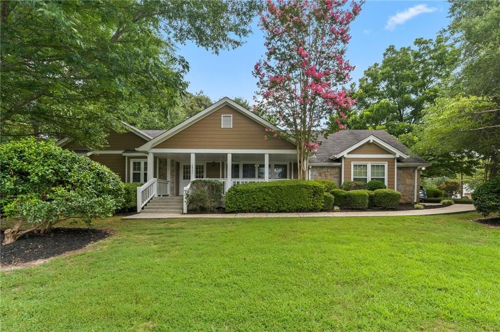 3 bedroom, 2 bathroom, 2,001 sq ft single family residence for sale at 2831 Georgian Terrace, Marietta, GA 30068 — photo 6