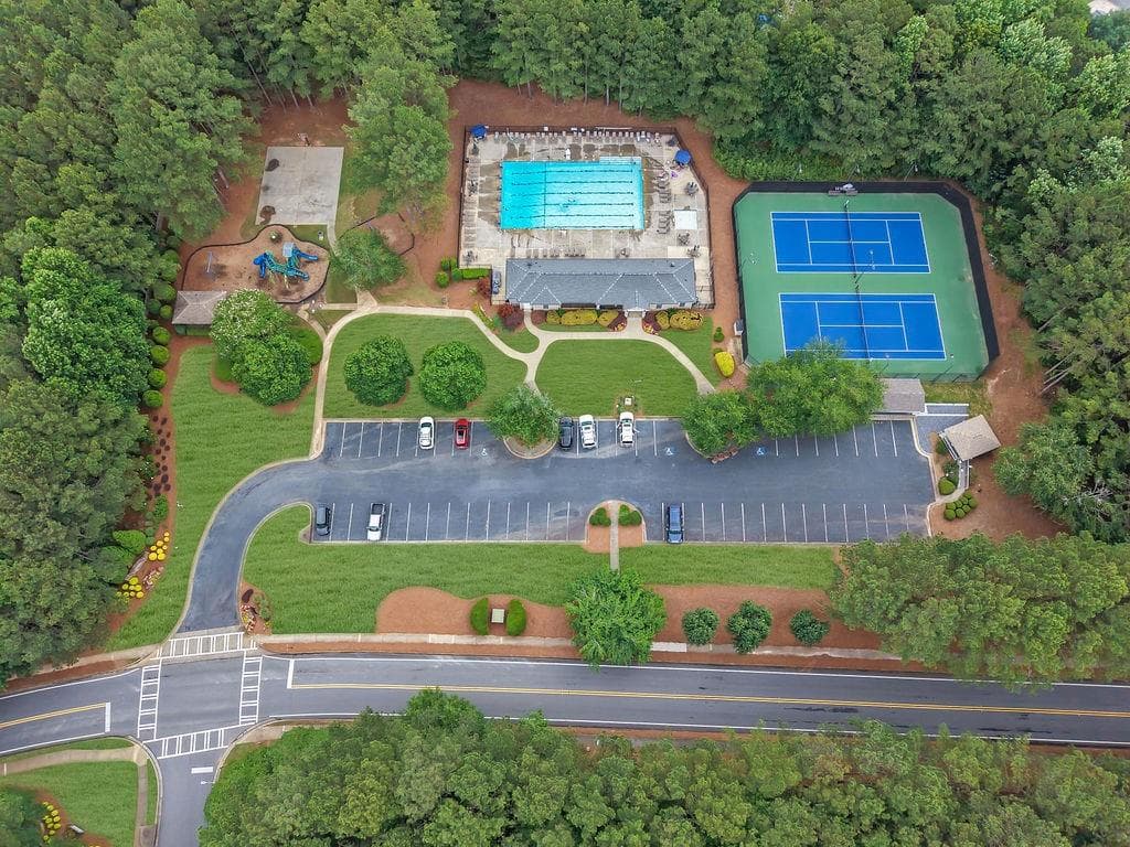 4 bedroom, 3 bathroom, 2,394 sq ft single family residence for sale at 8011 Huntcliff Road, Woodstock, GA 30189 — photo 2