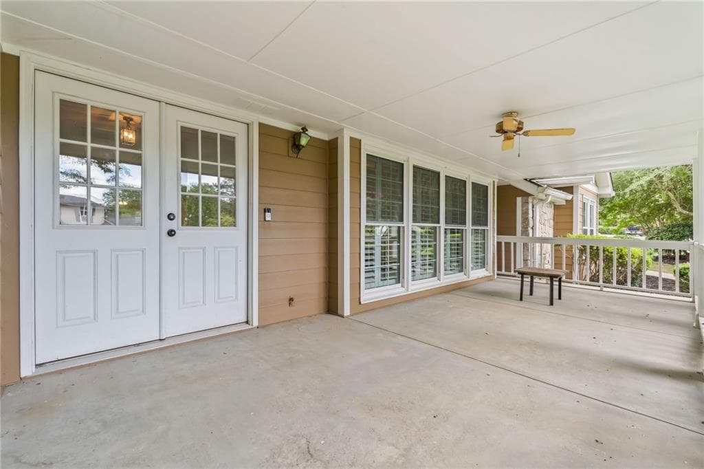 3 bedroom, 2 bathroom, 2,001 sq ft single family residence for sale at 2831 Georgian Terrace, Marietta, GA 30068 — photo 8