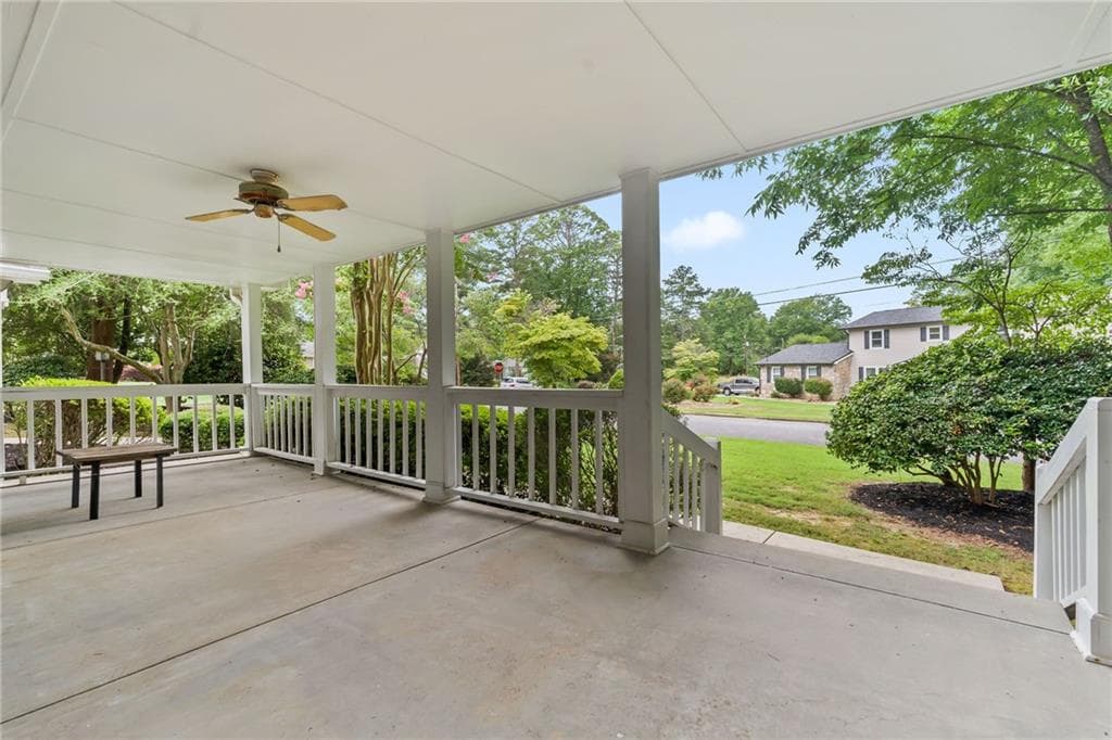 3 bedroom, 2 bathroom, 2,001 sq ft single family residence for sale at 2831 Georgian Terrace, Marietta, GA 30068 — photo 9