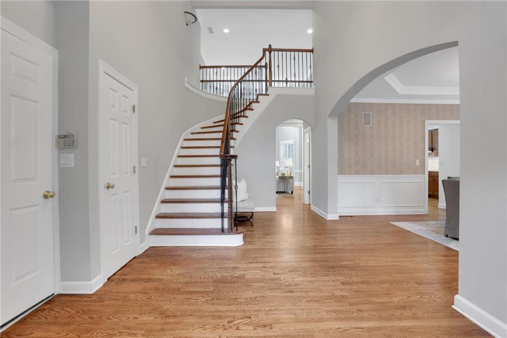 5 bedroom, 5 bathroom, 5,473 sq ft single family residence for sale at 5304 Davenport Manor, Cumming, GA 30041 — photo 2