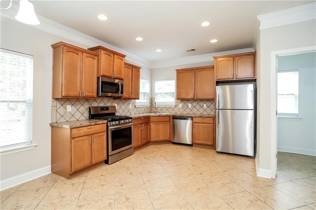4 bedroom, 3 bathroom, 2,424 sq ft single family residence for rent at 121 Arena Trail, Dallas, GA 30157 for $2,105 a month — photo 3