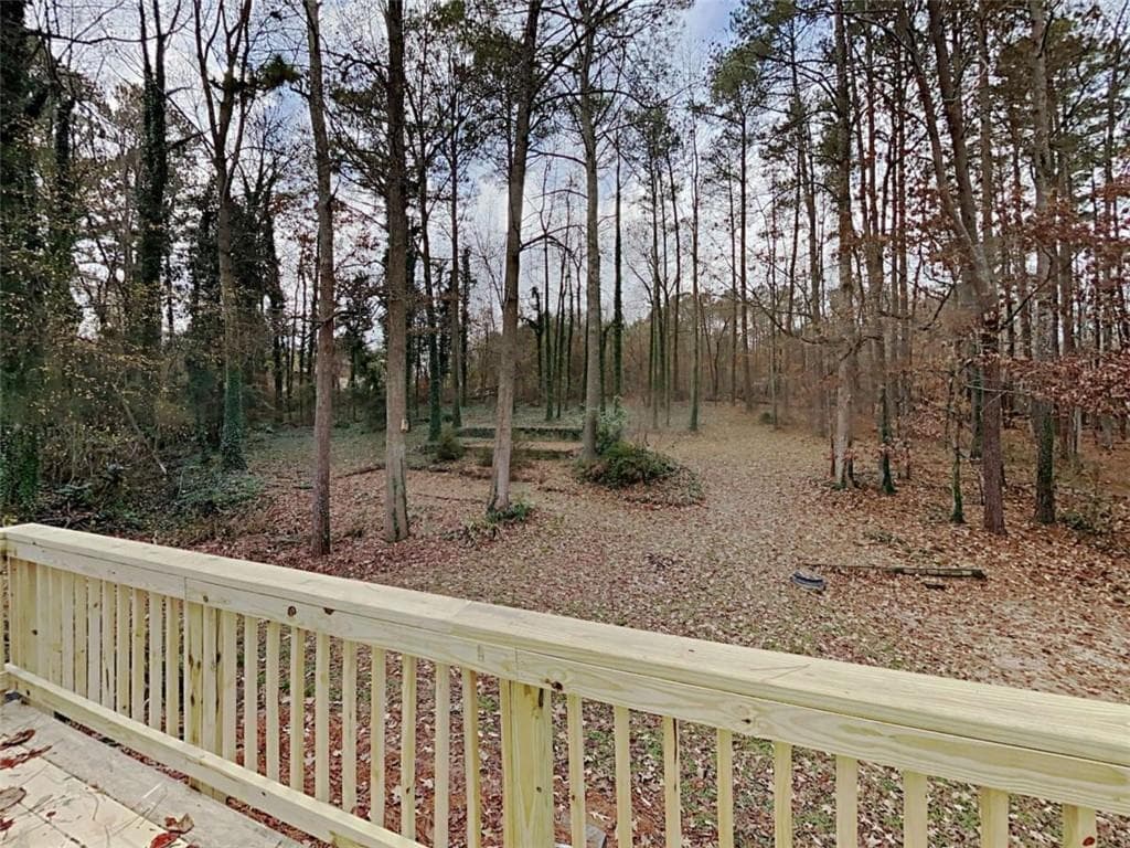 3 bedroom, 2 bathroom, 1,404 sq ft single family residence under contract at 2004 Vicksburg Trail, Woodstock, GA 30189 — photo 3