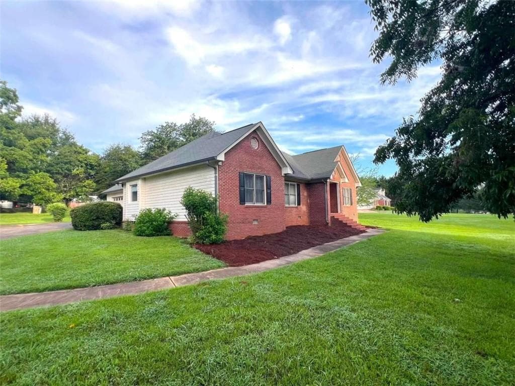 3 bedroom, 2 bathroom, 1,997 sq ft single family residence for sale at 125 Wedgefield Drive, Mcdonough, GA 30252 — photo 3