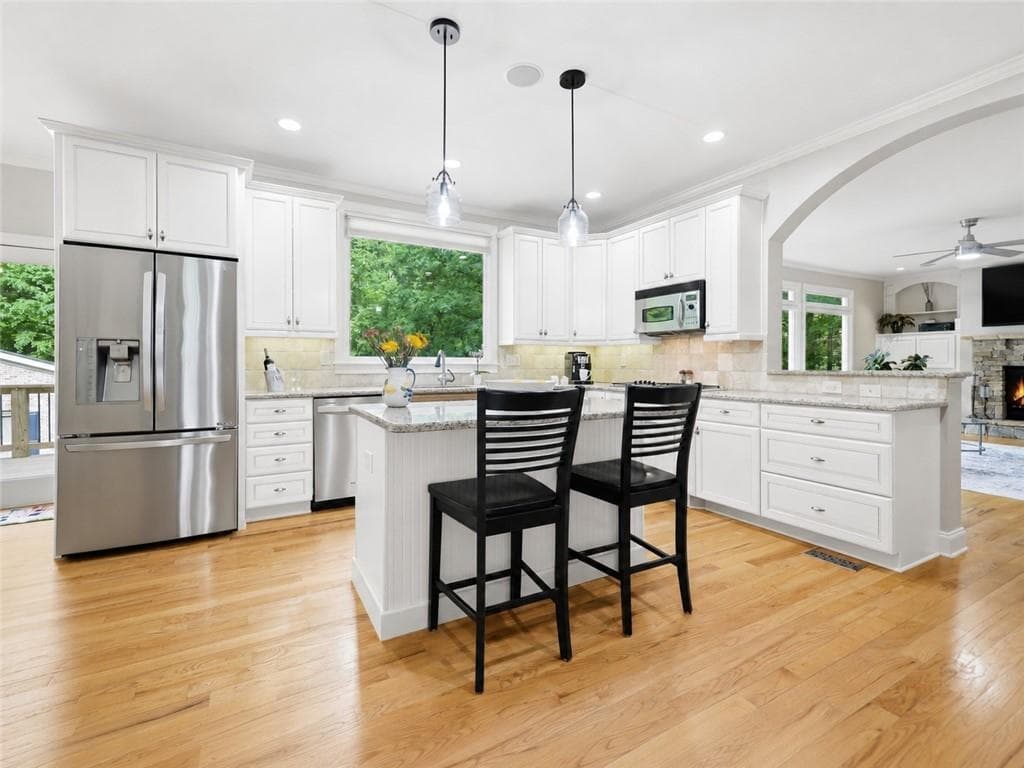 5 bedroom, 6 bathroom, 5,938 sq ft single family residence under contract at 14772 Taylor Valley Way, Milton, GA 30004 — photo 2