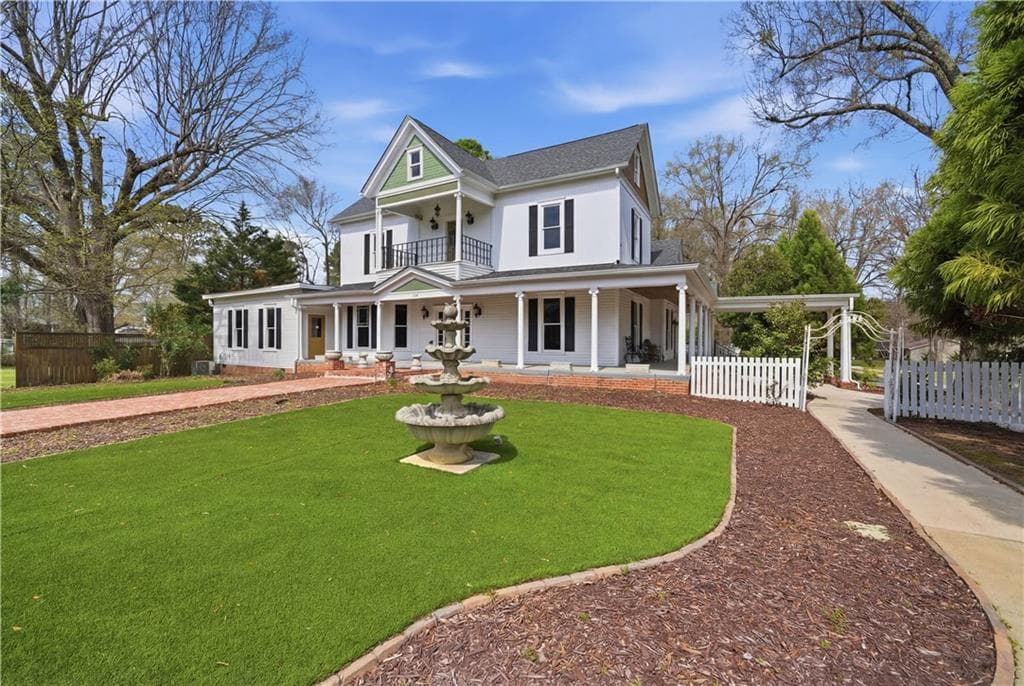 3 bedroom, 3 bathroom, 4,404 sq ft single family residence sold at 108 King Street, Adairsville, GA 30103