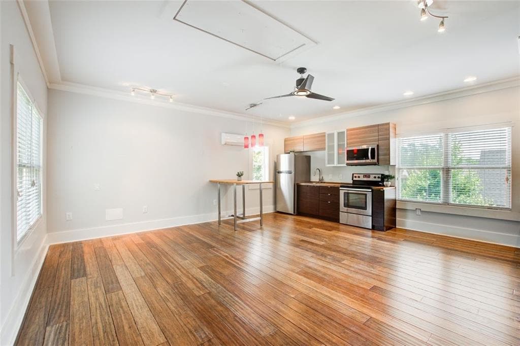 1 bathroom apartment for rent at 2058 Westwood Road, Smyrna, GA 30080 for $1,350 a month — photo 1 of 10