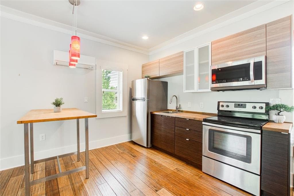1 bathroom apartment for rent at 2058 Westwood Road, Smyrna, GA 30080 for $1,350 a month — photo 2