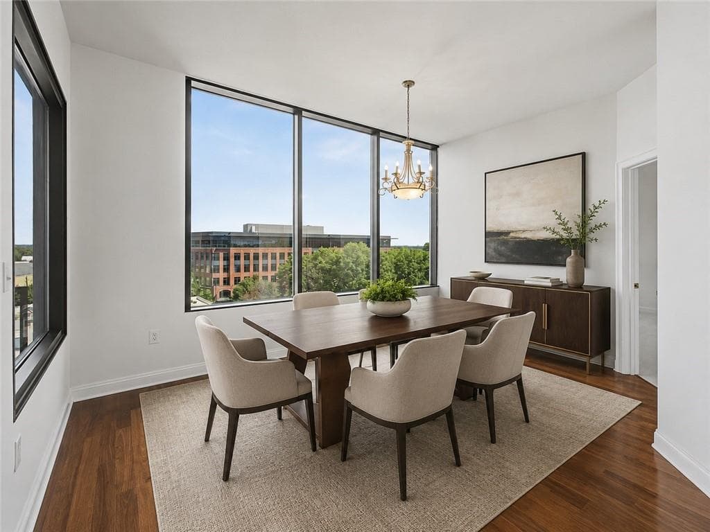 2 bedroom, 2 bathroom, 1,371 sq ft condominium for sale at 2828 Peachtree Road 802, Atlanta, GA 30305 — photo 4