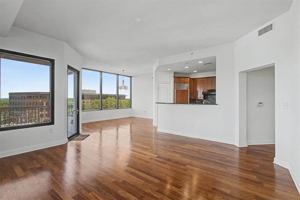 2 bedroom, 2 bathroom, 1,371 sq ft condominium for sale at 2828 Peachtree Road 802, Atlanta, GA 30305 — photo 10