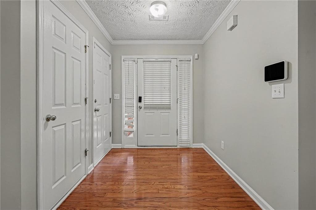 3 bedroom, 2 bathroom, 2,463 sq ft single family residence under contract at 984 Natural Brook Trail, Lawrenceville, GA 30045 — photo 3