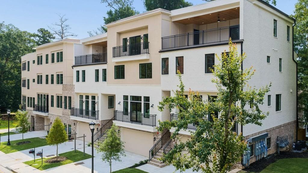 5 bedroom, 5 bathroom, 3,415 sq ft townhouse for sale at 3509 Kingsboro Road, Atlanta, GA 30326 — photo 2