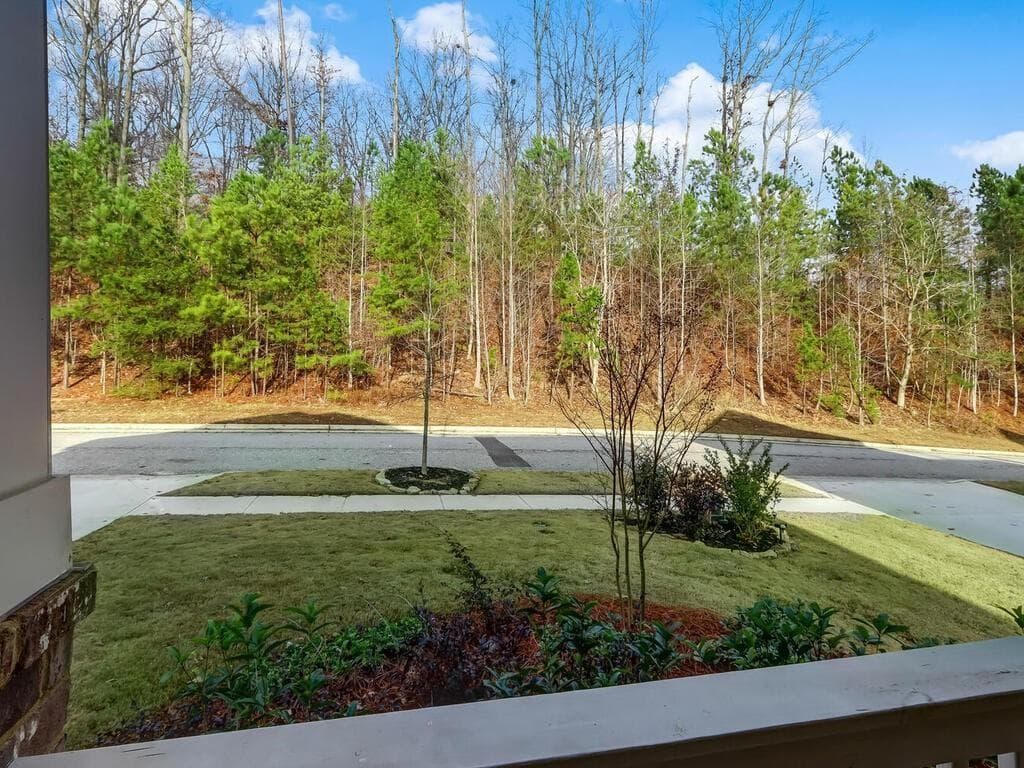 5 bedroom, 3 bathroom, 2,535 sq ft single family residence for sale at 7019 Blackbird Court, Flowery Branch, GA 30542 — photo 3