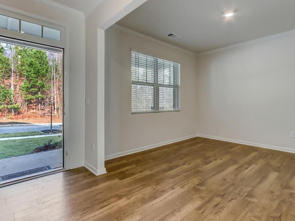 5 bedroom, 3 bathroom, 2,535 sq ft single family residence for sale at 7019 Blackbird Court, Flowery Branch, GA 30542 — photo 6