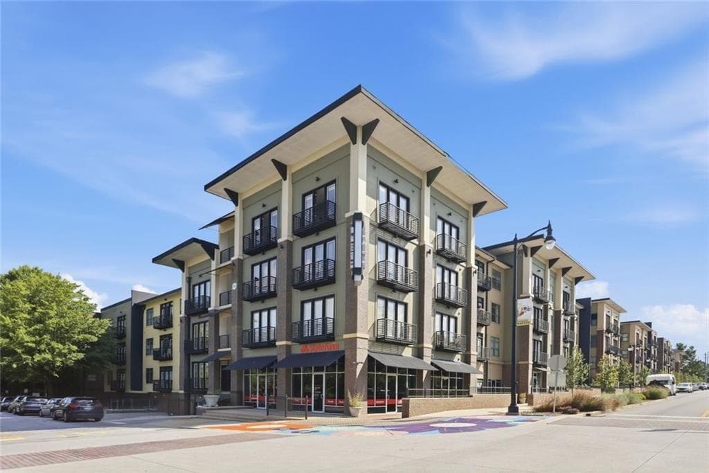 2 bedroom, 2 bathroom, 1,178 sq ft condominium for sale at 5300 Peachtree Road 1204, Atlanta, GA 30341 — photo 2