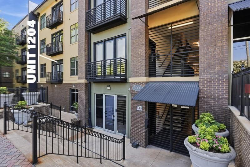 2 bedroom, 2 bathroom, 1,178 sq ft condominium for sale at 5300 Peachtree Road 1204, Atlanta, GA 30341 — photo 3