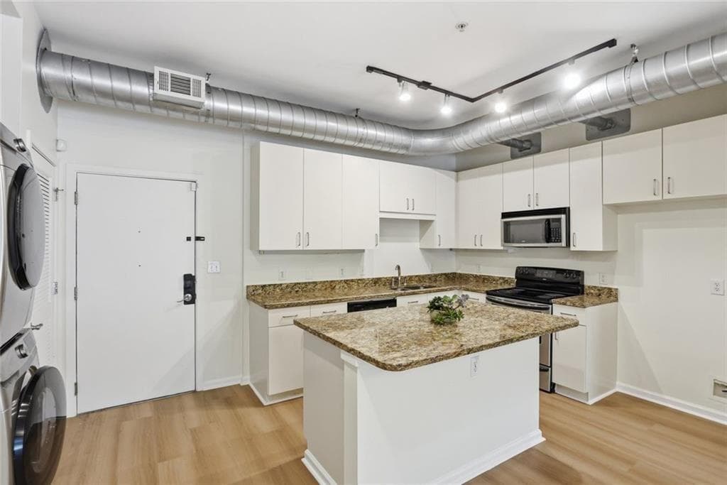 2 bedroom, 2 bathroom, 1,178 sq ft condominium for sale at 5300 Peachtree Road 1204, Atlanta, GA 30341 — photo 6