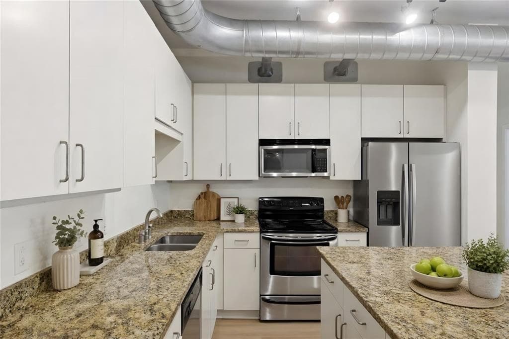 2 bedroom, 2 bathroom, 1,178 sq ft condominium for sale at 5300 Peachtree Road 1204, Atlanta, GA 30341 — photo 5