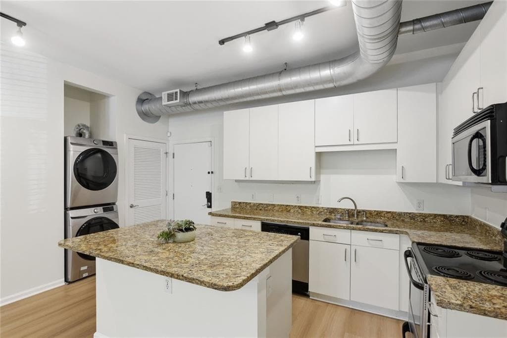 2 bedroom, 2 bathroom, 1,178 sq ft condominium for sale at 5300 Peachtree Road 1204, Atlanta, GA 30341 — photo 7
