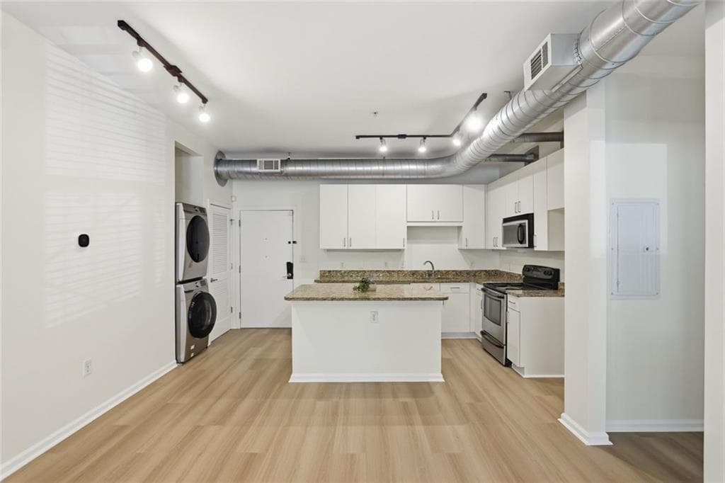 2 bedroom, 2 bathroom, 1,178 sq ft condominium for sale at 5300 Peachtree Road 1204, Atlanta, GA 30341 — photo 9