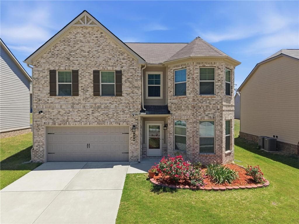 5 bedroom, 3 bathroom, 3,188 sq ft single family residence for sale at 684 Lakehaven Lane, Loganville, GA 30052