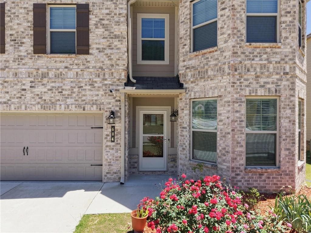 5 bedroom, 3 bathroom, 3,188 sq ft single family residence for sale at 684 Lakehaven Lane, Loganville, GA 30052 — photo 3