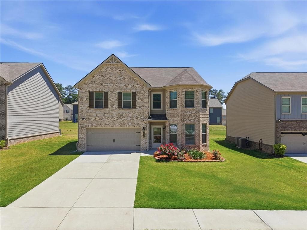 5 bedroom, 3 bathroom, 3,188 sq ft single family residence for sale at 684 Lakehaven Lane, Loganville, GA 30052 — photo 2