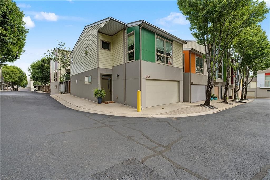2 bedroom, 2 bathroom, 1,263 sq ft townhouse under contract at 1213 Van Allen Mews  NW, Atlanta, GA 30318