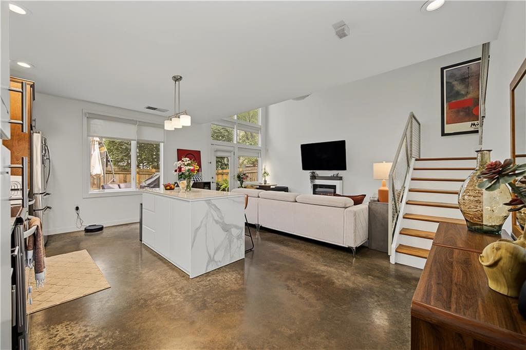 2 bedroom, 2 bathroom, 1,263 sq ft townhouse under contract at 1213 Van Allen Mews  NW, Atlanta, GA 30318 — photo 2