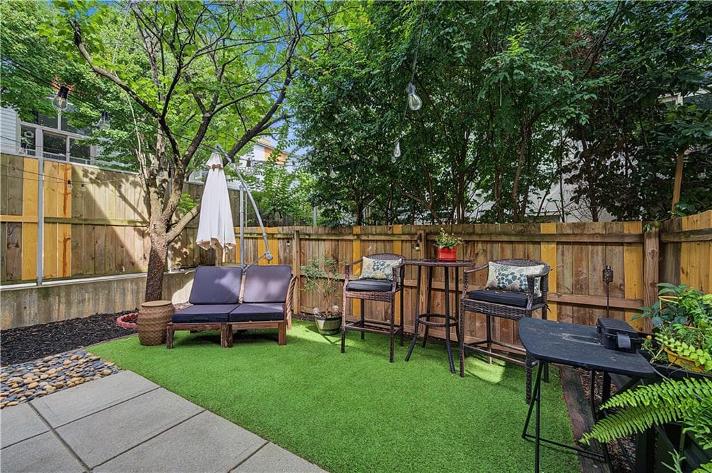 2 bedroom, 2 bathroom, 1,263 sq ft townhouse under contract at 1213 Van Allen Mews  NW, Atlanta, GA 30318 — photo 7