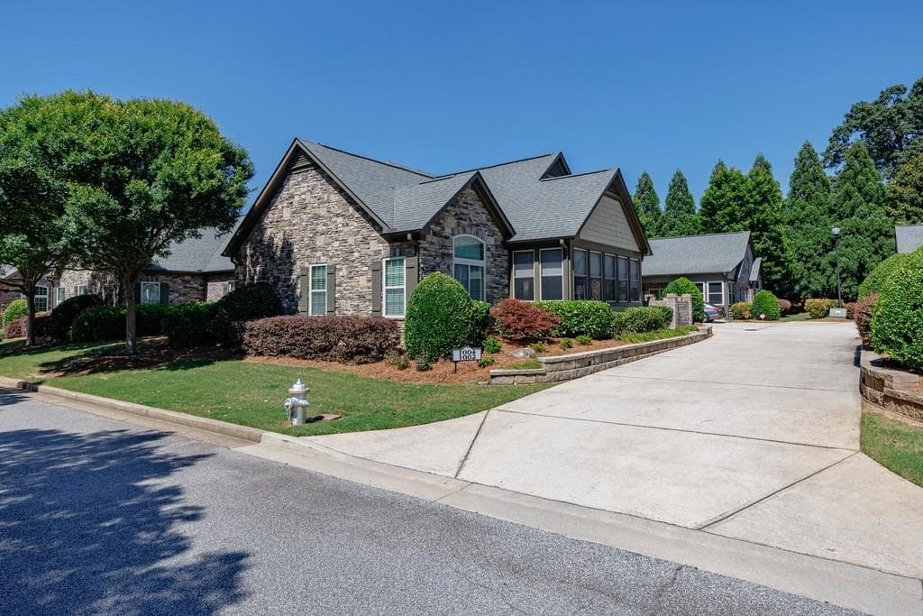 3 bedroom, 3 bathroom, 2,430 sq ft condominium under contract at 120 Chastain Road 1002, Kennesaw, GA 30144 — photo 2