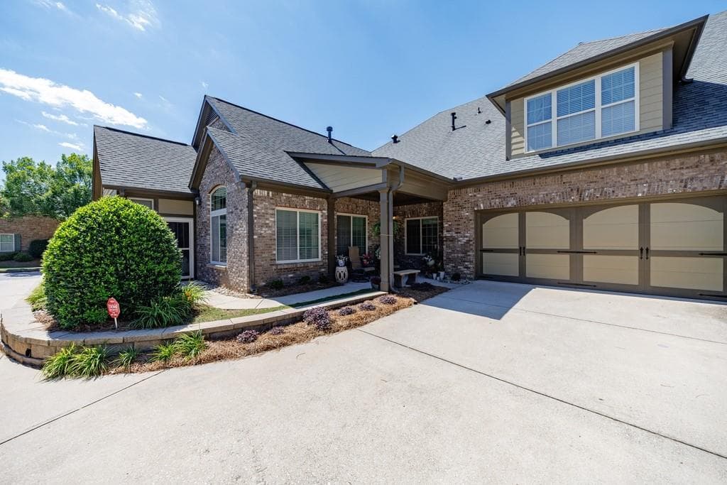 3 bedroom, 3 bathroom, 2,430 sq ft condominium under contract at 120 Chastain Road 1002, Kennesaw, GA 30144 — photo 3