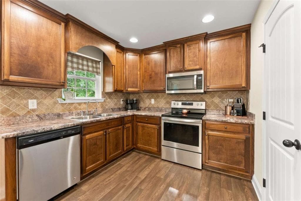 4 bedroom, 3 bathroom, 1,793 sq ft single family residence for sale at 8834 Shallow Creek Trail, Clermont, GA 30527 — photo 6