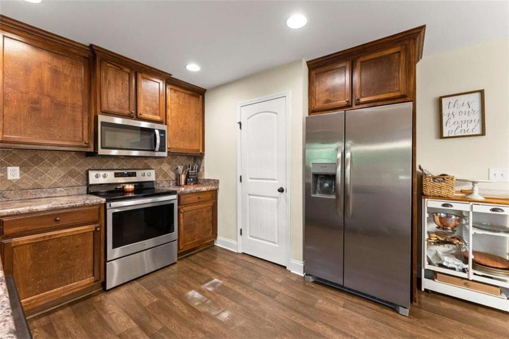 4 bedroom, 3 bathroom, 1,793 sq ft single family residence for sale at 8834 Shallow Creek Trail, Clermont, GA 30527 — photo 8