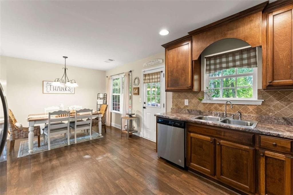 4 bedroom, 3 bathroom, 1,793 sq ft single family residence for sale at 8834 Shallow Creek Trail, Clermont, GA 30527 — photo 9
